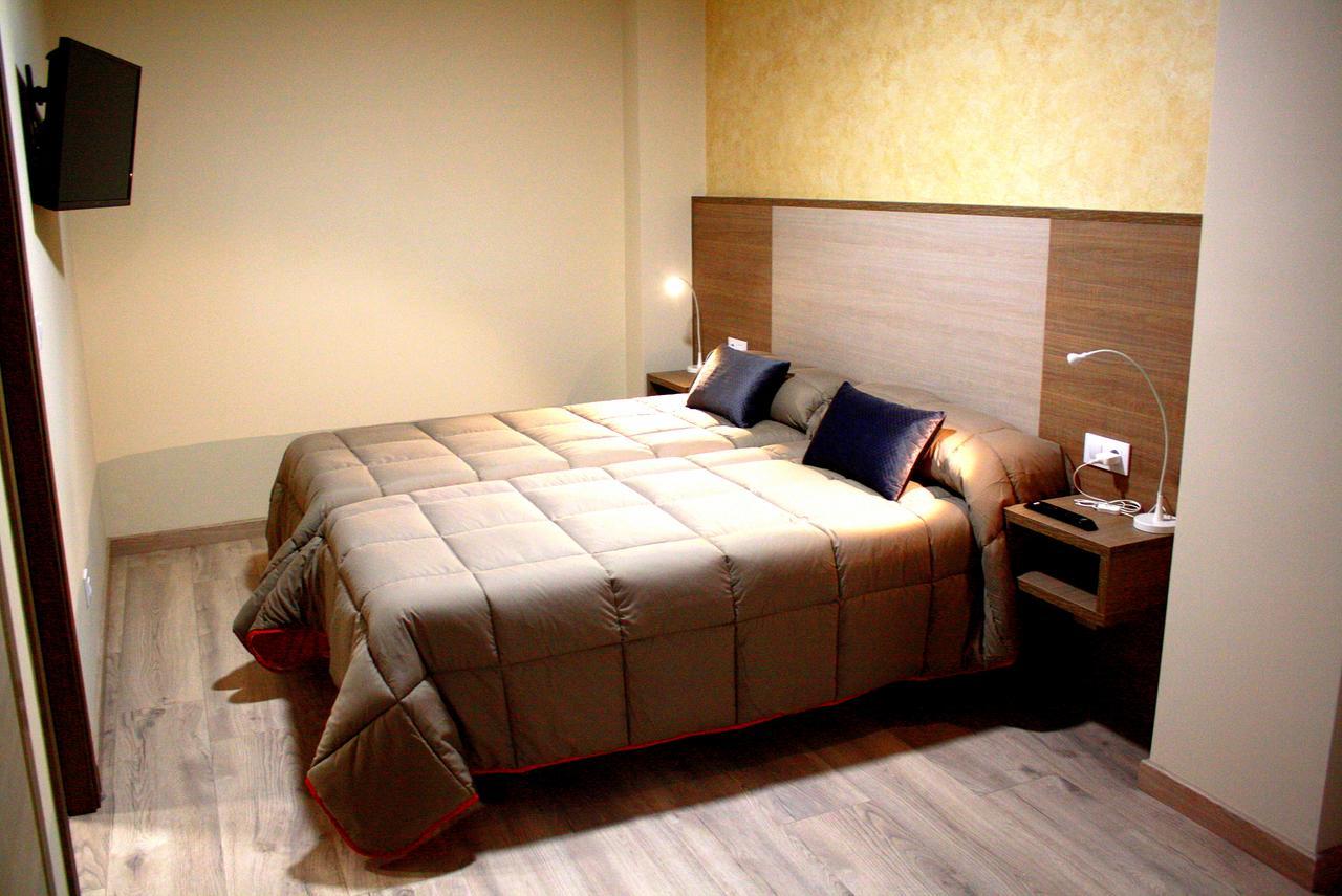 Отель Hostal Oregar Сантьяго-де-Компостела Экстерьер фото