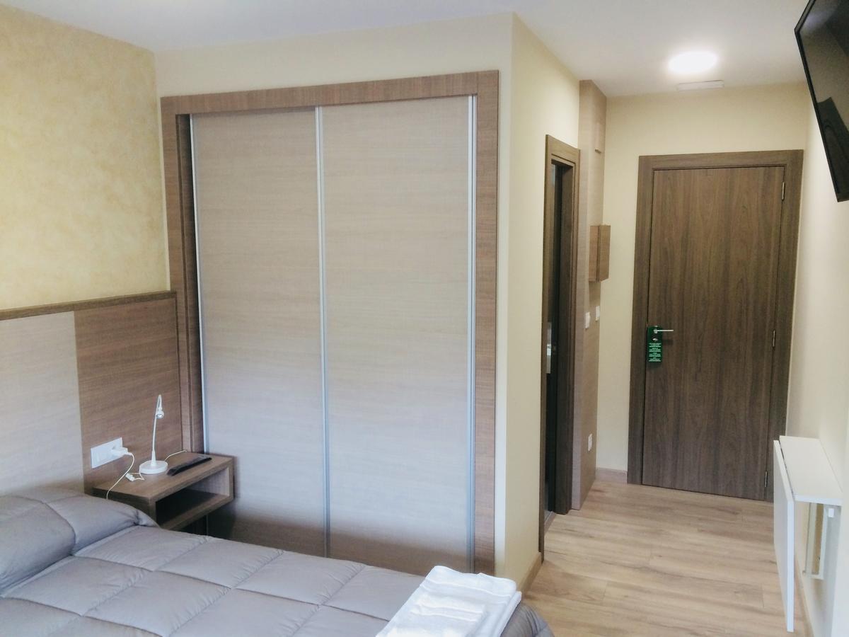 Отель Hostal Oregar Сантьяго-де-Компостела Экстерьер фото